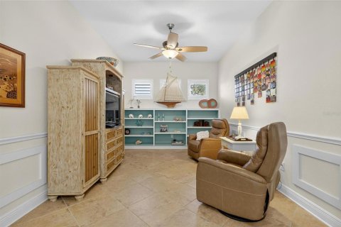 House in Apollo Beach, Florida 3 bedrooms, 239.97 sq.m. № 1900778 - photo 17