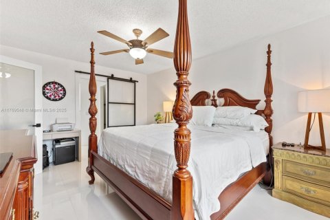 Copropriété à vendre à Hallandale Beach, Floride: 1 chambre, 78.97 m2 № 1875316 - photo 11