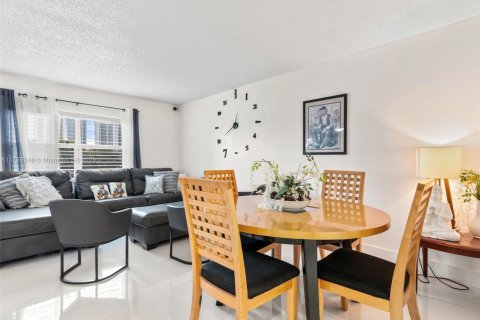 Copropriété à vendre à Hallandale Beach, Floride: 1 chambre, 78.97 m2 № 1875316 - photo 9