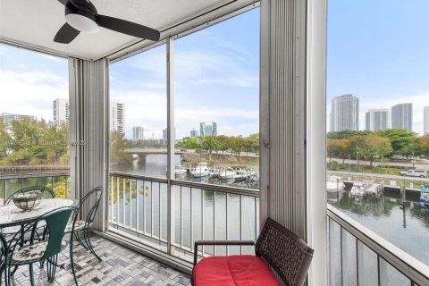 Copropriété à vendre à Hallandale Beach, Floride: 1 chambre, 78.97 m2 № 1875316 - photo 13