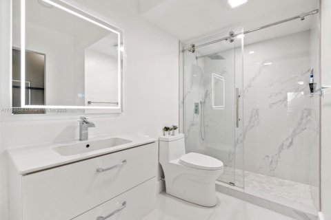 Copropriété à vendre à Hallandale Beach, Floride: 1 chambre, 78.97 m2 № 1875316 - photo 12