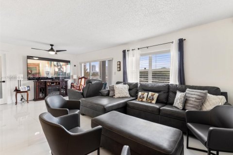 Copropriété à vendre à Hallandale Beach, Floride: 1 chambre, 78.97 m2 № 1875316 - photo 2