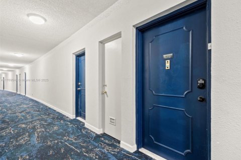 Copropriété à vendre à Hallandale Beach, Floride: 1 chambre, 78.97 m2 № 1875316 - photo 21