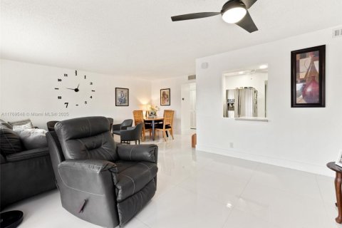 Copropriété à vendre à Hallandale Beach, Floride: 1 chambre, 78.97 m2 № 1875316 - photo 3