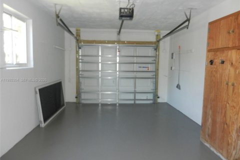 House in Hollywood, Florida 3 bedrooms, 171.03 sq.m. № 2021809 - photo 18