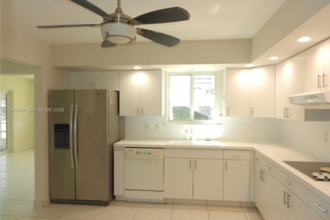 House in Hollywood, Florida 3 bedrooms, 171.03 sq.m. № 2021809 - photo 8