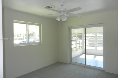 House in Hollywood, Florida 3 bedrooms, 171.03 sq.m. № 2021809 - photo 10
