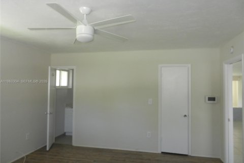 House in Hollywood, Florida 3 bedrooms, 171.03 sq.m. № 2021809 - photo 15