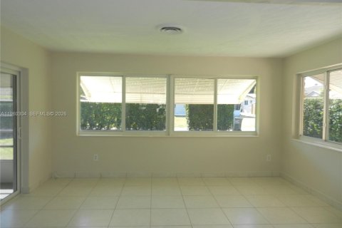 House in Hollywood, Florida 3 bedrooms, 171.03 sq.m. № 2021809 - photo 6
