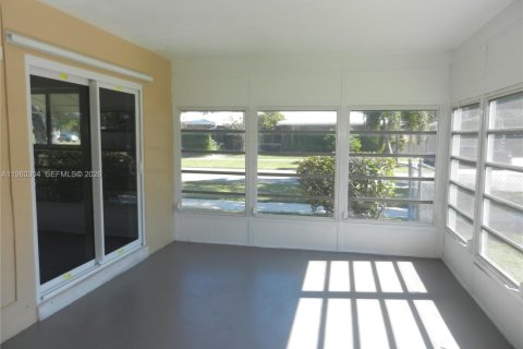 House in Hollywood, Florida 3 bedrooms, 171.03 sq.m. № 2021809 - photo 7