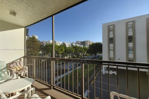 Condominio en venta en Sunny Isles Beach, Florida, 2 dormitorios, 84.26 m2 № 1949705 - foto 19