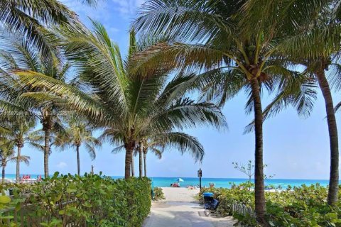 Condominio en venta en Sunny Isles Beach, Florida, 2 dormitorios, 84.26 m2 № 1949705 - foto 21