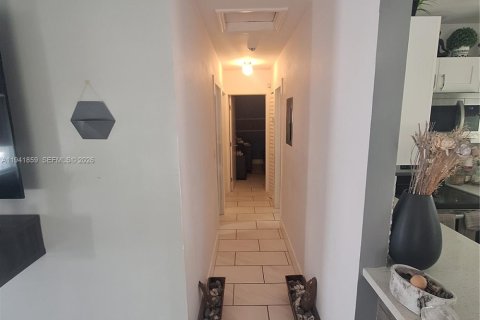 Villa ou maison à vendre à Hollywood, Floride: 3 chambres, 79.06 m2 № 1998725 - photo 5