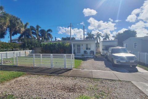 Villa ou maison à vendre à Hollywood, Floride: 3 chambres, 79.06 m2 № 1998725 - photo 2