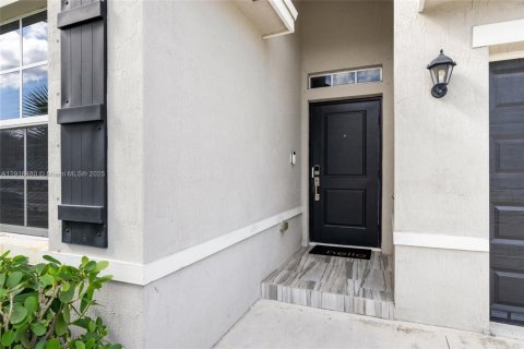 Villa ou maison à vendre à Miami, Floride: 4 chambres, 167.22 m2 № 1972022 - photo 4