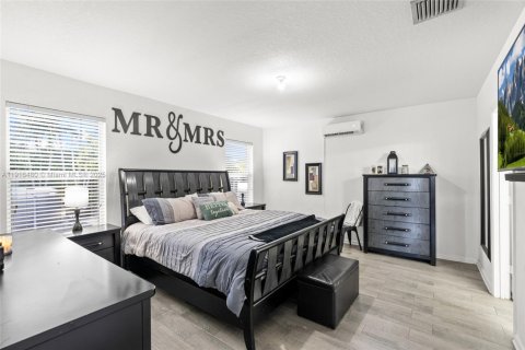 Villa ou maison à vendre à Miami, Floride: 4 chambres, 167.22 m2 № 1972022 - photo 17