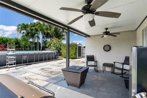 Villa ou maison à vendre à Miami, Floride: 4 chambres, 167.22 m2 № 1972022 - photo 27