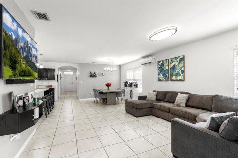 Villa ou maison à vendre à Miami, Floride: 4 chambres, 167.22 m2 № 1972022 - photo 11