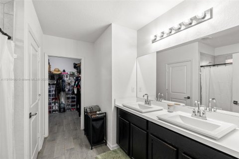 Villa ou maison à vendre à Miami, Floride: 4 chambres, 167.22 m2 № 1972022 - photo 19