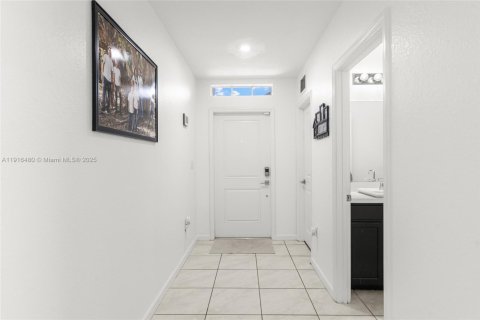 Villa ou maison à vendre à Miami, Floride: 4 chambres, 167.22 m2 № 1972022 - photo 6