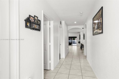 Villa ou maison à vendre à Miami, Floride: 4 chambres, 167.22 m2 № 1972022 - photo 5