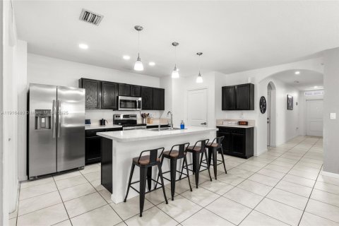 Villa ou maison à vendre à Miami, Floride: 4 chambres, 167.22 m2 № 1972022 - photo 13