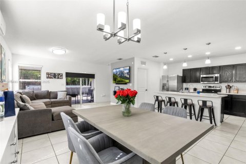 Villa ou maison à vendre à Miami, Floride: 4 chambres, 167.22 m2 № 1972022 - photo 8