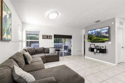 Villa ou maison à vendre à Miami, Floride: 4 chambres, 167.22 m2 № 1972022 - photo 10