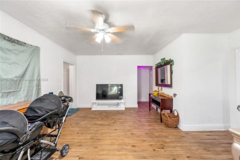 Immobilier commercial à vendre à Miami, Floride: 215.35 m2 № 1895607 - photo 16