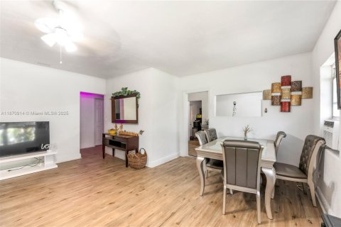 Immobilier commercial à vendre à Miami, Floride: 215.35 m2 № 1895607 - photo 17