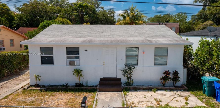 Commercial property in Miami, Florida 215.35 sq.m. № 1895607