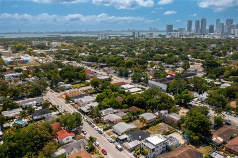 Immobilier commercial à vendre à Miami, Floride: 215.35 m2 № 1895607 - photo 5