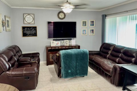 Villa ou maison à vendre à Hollywood, Floride: 3 chambres, 154.03 m2 № 2402028 - photo 14