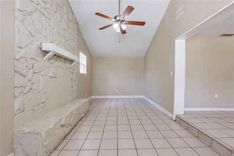 House in Tampa, Florida 4 bedrooms, 177.26 sq.m. № 1918202 - photo 9