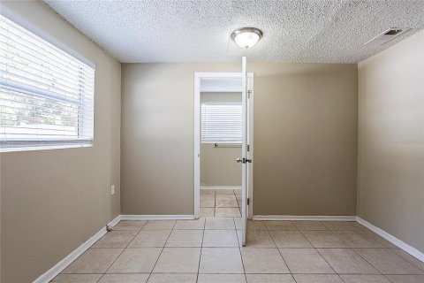 House in Tampa, Florida 4 bedrooms, 177.26 sq.m. № 1918202 - photo 18
