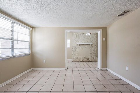 House in Tampa, Florida 4 bedrooms, 177.26 sq.m. № 1918202 - photo 3