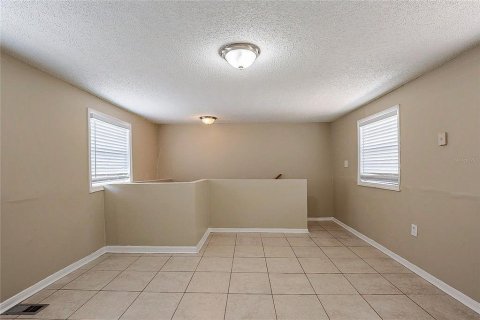 House in Tampa, Florida 4 bedrooms, 177.26 sq.m. № 1918202 - photo 25