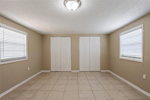 House in Tampa, Florida 4 bedrooms, 177.26 sq.m. № 1918202 - photo 24