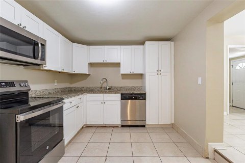 House in Tampa, Florida 4 bedrooms, 177.26 sq.m. № 1918202 - photo 10
