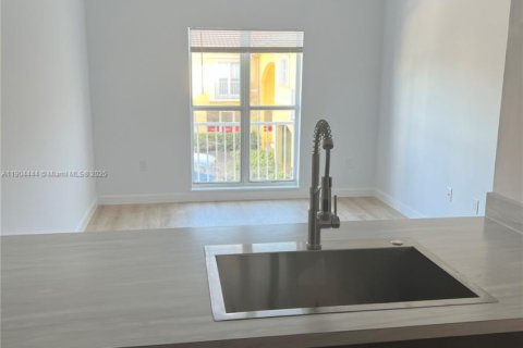 Снять в аренду квартиру в Катлер-Бей, Флорида 1 спальня, 60.39м2, № 1955439 - фото 4