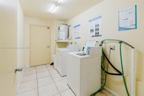 Condo in Miami, Florida, 1 bedroom  № 1868677 - photo 17