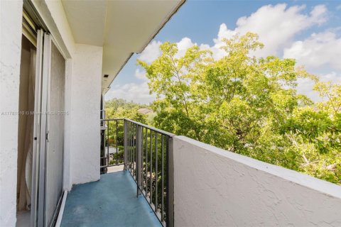 Condo in Miami, Florida, 1 bedroom  № 1868677 - photo 15