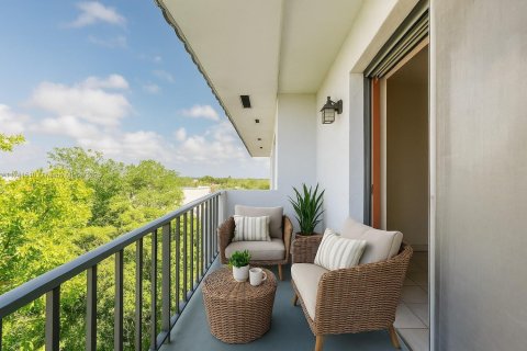 Condo in Miami, Florida, 1 bedroom  № 1868677 - photo 1