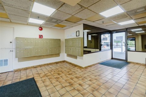 Condo in Miami, Florida, 1 bedroom  № 1868677 - photo 19