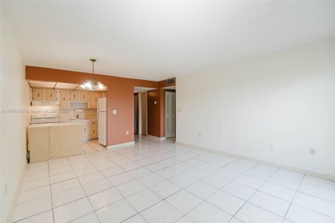 Condo in Miami, Florida, 1 bedroom  № 1868677 - photo 3