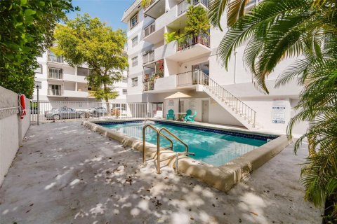 Condo in Miami, Florida, 1 bedroom  № 1868677 - photo 20
