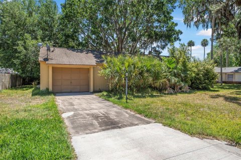 House in Palm Coast, Florida 3 bedrooms, 124.86 sq.m. № 1722603 - photo 2