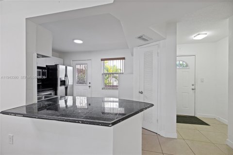 Купить кондоминиум в Майами, Флорида 2 спальни, 107.4м2, № 2055125 - фото 6