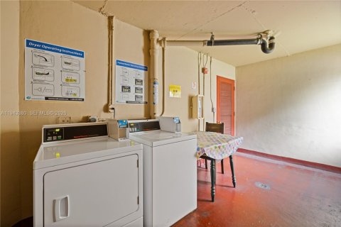 Купить кондоминиум в Майами, Флорида 2 спальни, 107.4м2, № 2055125 - фото 27