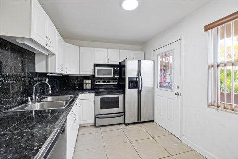 Купить кондоминиум в Майами, Флорида 2 спальни, 107.4м2, № 2055125 - фото 7